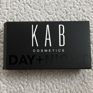Day + Night Eyeshadow Palette - Black